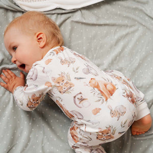 Metsäneläimet-pyjama vauvalle, luonnonvalkoinen